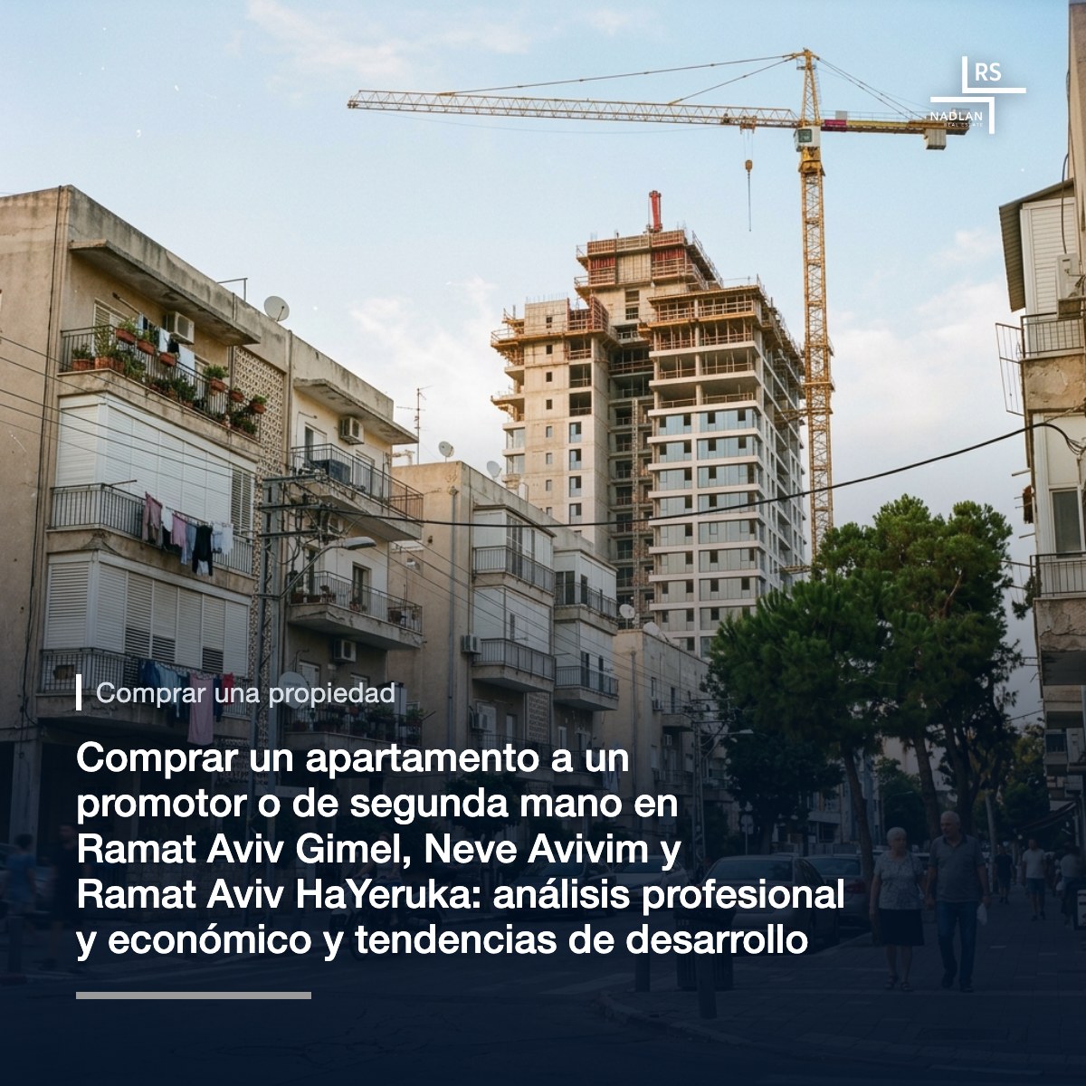 Una grúa de construcción alta y una nueva torre residencial que se levanta detrás de edificios de apartamentos más antiguos de la década de 1960, en el norte de Tel Aviv