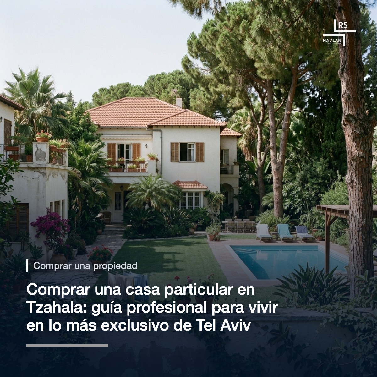 Una casa unifamiliar en Tzahala, Tel Aviv: techo de tejas rojas, amplio jardín con viejos pinos y una piscina