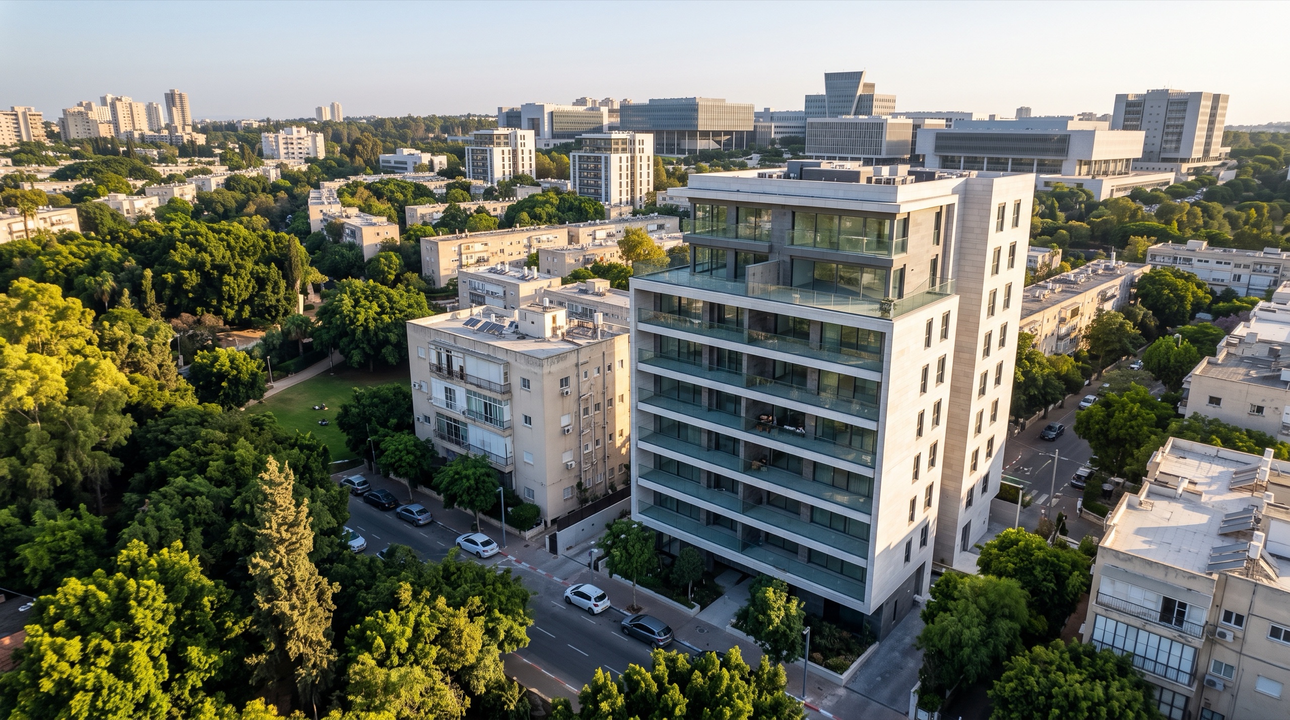 תיווך נדל״ן ברמת אביב הירוקה: בניין בוטיק חדש בהתחדשות עירונית לצד בניין מגורים משנות ה 50 (הדמיה)