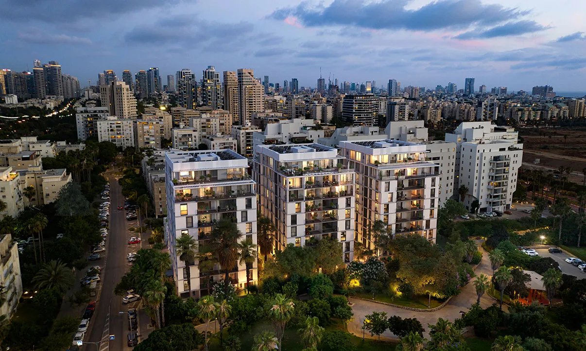 פרויקט מגורים בצפון תל אביב בשעת ערב