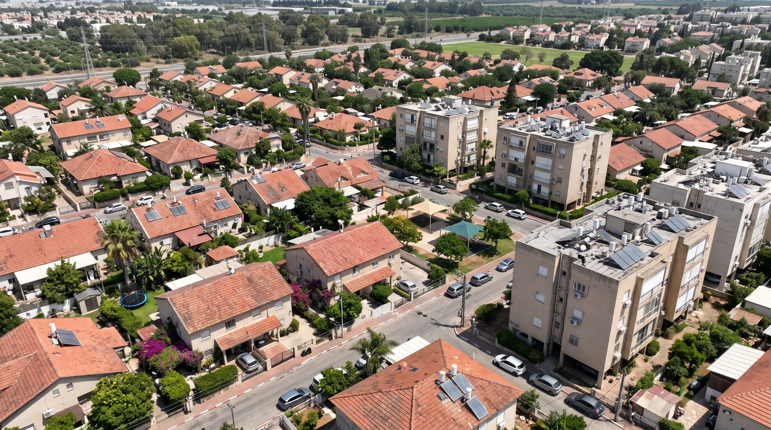 Real estate agency in Ganei Herzliya: an aerial view over the neighborhood’s houses and gardens (illustration)
