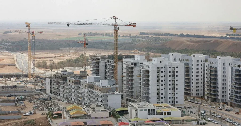 הקיפאון בשוק הדיור: מי מנצל את ההזדמנות, מי ממתין לסוף השנה, ומדוע השינוי אינו מעבר לפינה?