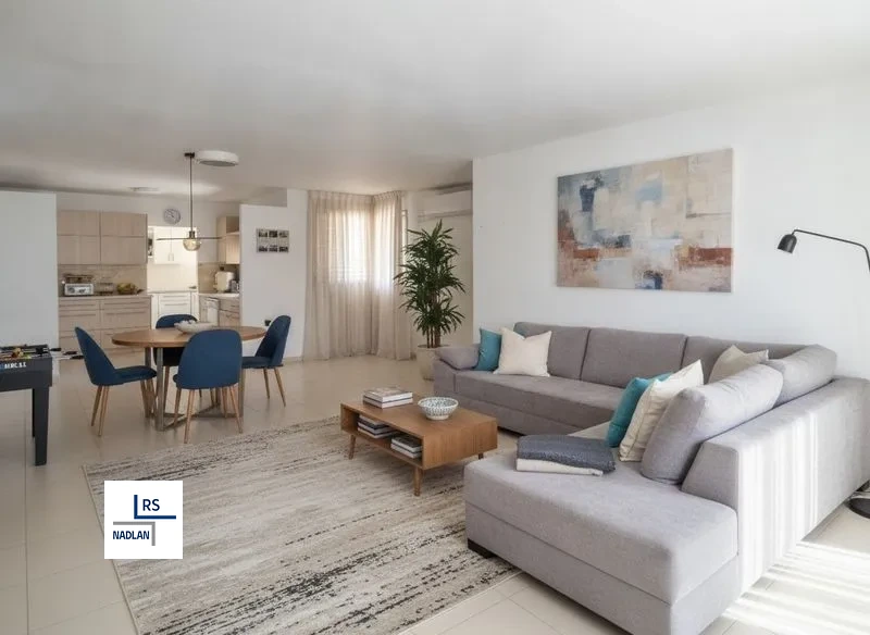 Apartamento, 4.5 habitaciones en Nave Amirim, Herzliya