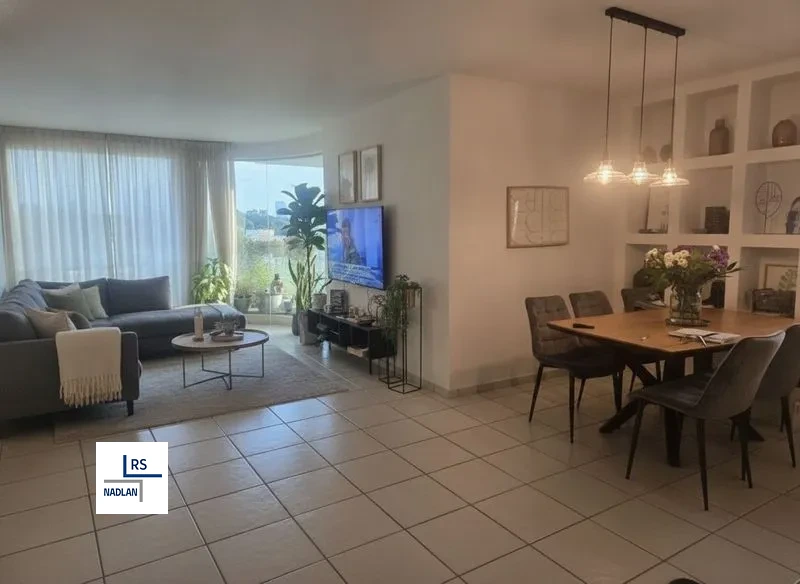 À vendre : Appartement, 4 pièces à HaMashtela, Tel Aviv-Yafo, photo 4
